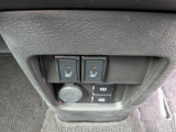 運転席、助手席のシートヒーターのスイッチです。