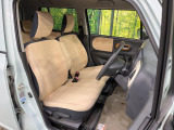 運転席シート廻りは使用感も少なく、良好な状態となっています。前オーナー様が丁寧に使っていたことがよくわかりますね。