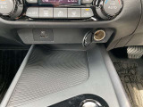 USBソケットつきで携帯など充電可能です☆