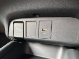 USB機器などの外部機器の接続が可能です。