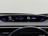 【メーターまわり】ドライバーから見やすい位置にあって安全運転に寄与します。マルチインフォメーションディスプレイでは、クルマに関する情報の確認はもちろん、各種安全機能・装備のON/OFFも設定可能。