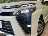 【LEDヘッドライト】悪天候や夜間走行時も良好な視界を確保し安心して運転できる高輝度LEDヘッドライトを装備!点灯速度が早く、消費電力も抑えられています。