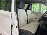 運転席まわりには十分なスペースがあり、大柄な方でもゆったり運転していただける環境です。