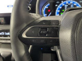 【ステアリングスイッチ】運転中に視線を前に向けたまま画面の操作できます。