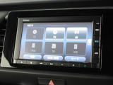 ナビゲーションは純正メモリーナビ(VXM-215Ci)を装着しております。AM、FM、CD、Bluetoothがご使用いただけます。初めて訪れた場所でも安心ですね!