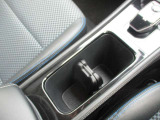 運転席助手席で使用できるドリンクホルダーです。