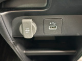USBもついているので携帯を使いながら充電もできます!