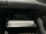 車検証入れになどにも使える便利な収納BOXあります。