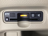 ハンドルの左下にETCがついています。高速道路の料金所の通過も楽々です。 カードの取り出しもしやすい場所についています。