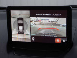 【360&deg;ビュー・モニター】専用カメラにより上から見下ろしたような視点で360度クルマの周囲を確認することができます。駐車が苦手な方でも縦列駐車や幅寄せ時に活躍してくれます。