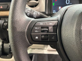 ステアリングにオーディオ操作スイッチが付いています。オーディオ画面に直接タッチしなくても操作が出来ますので、運転に集中できます。