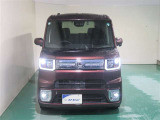 明度の高いLEDヘッドライトで、夜間の運転も安心です。
