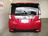 バックカメラが付いているので後方確認が非常にしやすいです。今や運転初心者も熟練者も必須装備!