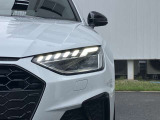 マトリクスLEDヘッドライト装備 複数のセンサーとカメラによって他車や歩行者を検出。ドライバーや歩行者の視界を妨げることが無いように、約1億通りの自動配光が可能です。