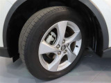 215/60R17。