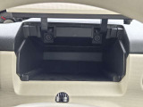運転席の前にはちょっとした収納スペースがあります