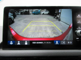バックカメラの画像です。ガイドラインがスムースな車庫入れをサポートいたします。車庫入れの安心感がアップしますね。