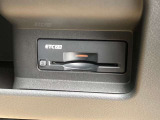 ビルトインETC(埋め込み型)。スッキリと収まっているのが特徴です。音声案内タイプ/アンテナ分離式。納車時には再セットアップ(情報の再登録)を行います。