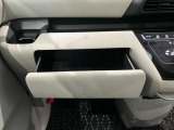 薄型のティッシュBOXなどが収納出来ます。小物入れとしても使えるので便利です。