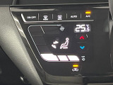 【オートエアコン】一度お好みの温度に設定すれば、車内の温度を検知し風量や温度を自動で調整。暑い&hellip;寒い&hellip;と何度もスイッチ操作をする必要はありません。快適な車内空間には必須の機能ですね♪