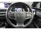 レーダークルーズコントロール(全車速追従機能付)が装備されています。高速道路で定速走行だけでなく、0km/hから約100km/hの広い範囲で先行車との車間距離を適切に保ちながら追従走行ができます。