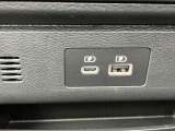 USBソケット装備!走行中にスマートフォンやタブレット端末を充電する事ができます(^^)v