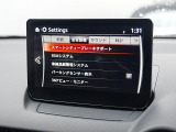 こちらのお車には先進安全装備が多数搭載されています。衝突被害を回避あるいは軽減するためのブレーキや、後方死角からの接近警報、車線逸脱を防止する警報装置など、詳しくはスタッフまでお尋ねください。