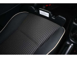 急ブレーキ時などに助手席に置いたバッグや荷物の脱落防止に役立ちます♪