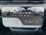 オートエアコン。ハンドルヒーター、運転席、助手席を温めるシートヒーターのスイッチです。