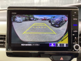 バックモニター付きで、車庫入れやバック時の後方確認をサポート。