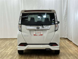 バックカメラが付いているので後方確認が非常にしやすいです。今や運転初心者も熟練者も必須装備!ついていて損はないですね♪
