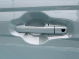 電動スライドドアはボタン一つで開閉が可能なため、両手が塞がっている時にもドアの開閉がラクラク