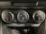 空調スイッチ類は最近流行のタッチパネル式ではなく、運転中でも直感的に操作できるダイヤル式を採用しております。