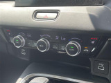【オートエアコン】車内温度を感知して自動で温度調整をしてくれるのでいつでも快適な車内空間を創り上げます。