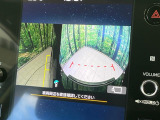 【サイド&バックカメラ】停車・駐車時に死角になりがちな運転席から見えづらいサイドとリアの障害物を確認できます!雨天時や夜間などは特に活躍してくれるアイテムです。