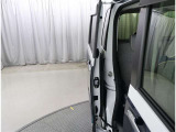 両側パワースライドドア付きだから、狭い駐車スペースなどでの 乗り降りラクラク!小さなお子さまのいるご家庭には嬉しい装備。
