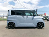 両側オートスライドドアですので、狭い駐車場での、乗り降りも、しやすく便利です。