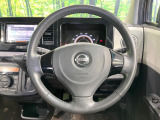 インテリアに合わせたデザインのステアリングは、運転される方のことも考え、運転しやすい形状、大きさです。是非一度、実際に触ってお確かめください。