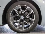 BMW純正アルミホイールです。納車時にはアルミホイールコーティングも承っております!是非ご検討下さいませ。