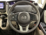ハンドルにHondaセンシング系のクルーズコントロールやレーンキープアシストなどのスイッチと、オーディオの操作スイッチが装備されています。ハンドルから手を離さず安全に操作できます。