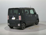 バックガイドモニターで、後方を確認しながら安心して駐車することができます。運転初心者も熟練者も必須の機能ですよ!