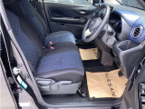 イモビライザー装備。盗難に対する防御性能を高めるために、インテリジェントキーに送信機を内蔵し、あらかじめ登録されているインテリジェントキーを使用しないと、走行可能状態にできないシステムです。