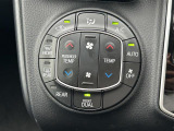 【左右分離型フルオートエアコン】運転席と助手席でそれぞれお好みの温度設定が可能で全席にも適切な空調をお届け致します。