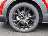 18インチ純正アルミホイールを装備。タイヤサイズは215/55R18となります。