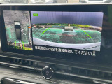 上から見下ろしているような視点で周囲が確認できるアラウンドビューモニターです。上から見下らしているような映像によって縦列駐車もラクラク、駐車が苦手な人の強い味方です!