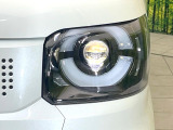 【LEDヘッドライト】悪天候や夜間走行時も良好な視界を確保し安心して運転できる高輝度LEDヘッドライトを装備!点灯速度が早く、消費電力も抑えられています。