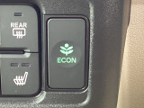 【eコンスイッチ】低燃費運転をサポートするECONモード。スイッチをONすると、エンジンやトランスミッション、A/Cなどを協調制御し、燃費の向上に貢献。エコドライブの効果を高めます。