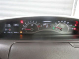 運転席のメータパネル類は常に視界に入る場所ですので、大事なチェックポイントです。ぜひ実際にご乗車ください。