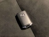 アドバンスドキーレスですので、鍵を持っていればドアのスイッチでドアの開閉が可能です。