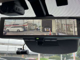 スマートルームミラーが付いております。後席に人が乗車した時や沢山の荷物を積んだ時もバックミラーの視界が遮られる事無く見えるので便利です♪